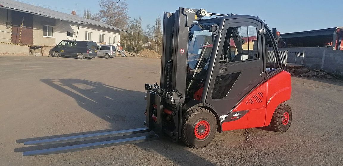 LINDE H35D-02 triplex, svírací vidle s boční posuv